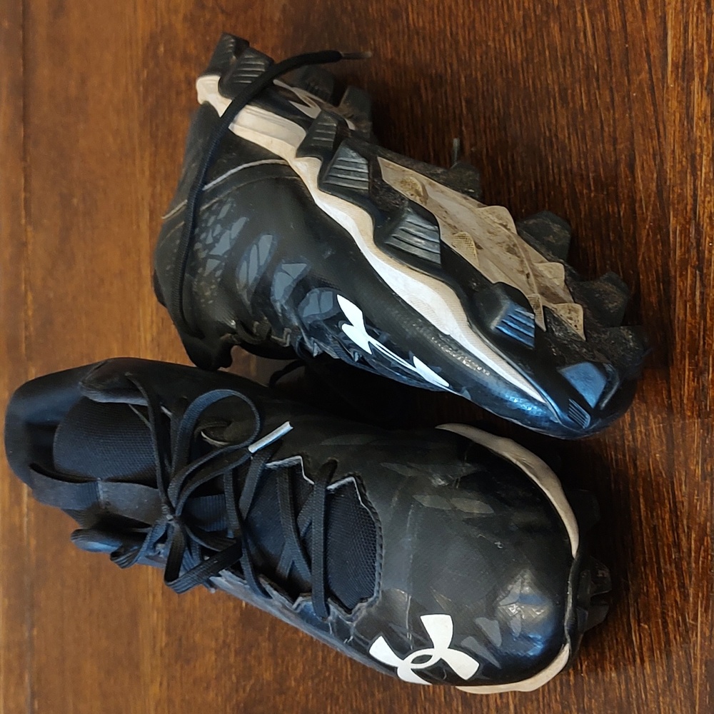 Boys UA Football cleats size 7